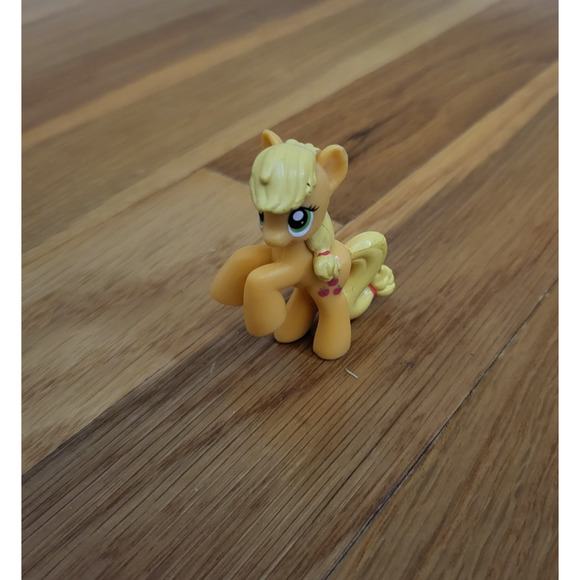 My Little Pony Mini Figure Applejack Orange Earth Pony Hasbro Blind Bag - Picture 1 of 10